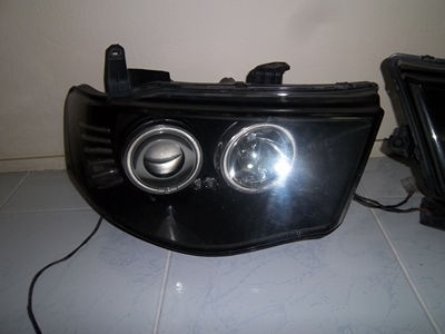 ไฟหน้าโปรเจคเตอร์ถอดออกจากไทรทั่นสภาพ90อัพ