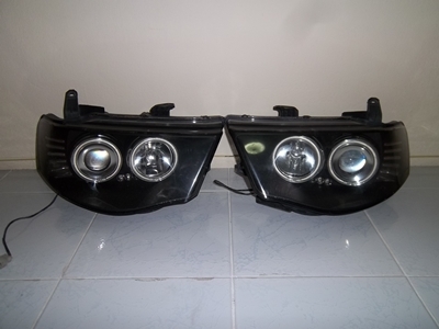 ไฟหน้าโปรเจคเตอร์ถอดออกจากไทรทั่นสภาพ90อัพ