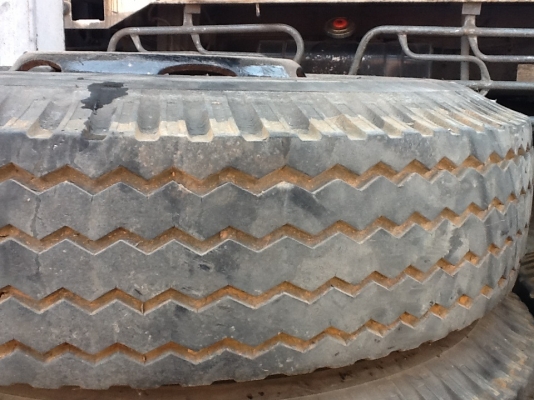 ขายยางรถหกล้อ750/:16. พร้อมกะทะยางในผ้าพันคออุปกรครบไม่มีแผลเลย