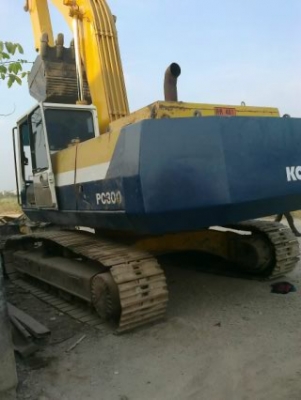 Komatsu PC300-5