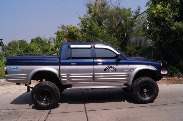 STRADA GRANDIS 2.8 TURBO 4WD ปี 2003 STRADA GRANDIS 2.8 TURBO 4WD ปี 2003