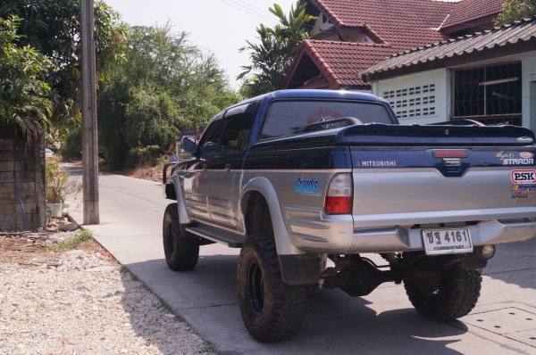 STRADA GRANDIS 2.8 TURBO 4WD ปี 2003 STRADA GRANDIS 2.8 TURBO 4WD ปี 2003