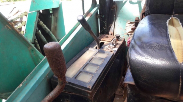 ขายเหมารวม 3 รายการ 1.KOMATSU PC50UU 2.รถบรรทุก 6 ล้อดัมพ์ ISUZU NPR 115 3.หางสาลี่ 4 ล้อ ราคา 450000