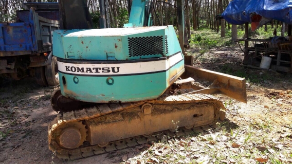 ขายเหมารวม 3 รายการ 1.KOMATSU PC50UU 2.รถบรรทุก 6 ล้อดัมพ์ ISUZU NPR 115 3.หางสาลี่ 4 ล้อ ราคา 450000