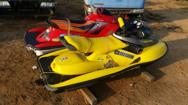 อีกลำครับ เจ๊ตสกี เครื่อง แรง 1200 ซีซี สภาพสวย เก่านอกครับ