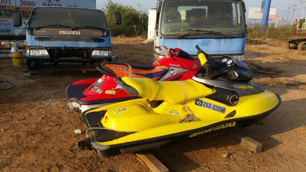 อีกลำครับ เจ๊ตสกี เครื่อง แรง 1200 ซีซี สภาพสวย เก่านอกครับ