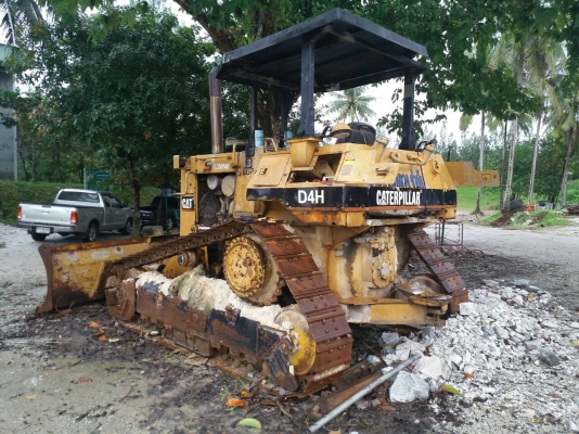 ขายรถแทรคเตอร์ CAT D4H ตีนตะขาบ ซีรีย์ 2 ไม่มีเอกสาร ราคา 550000