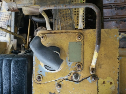 ขายรถแทรคเตอร์ CAT D4H ตีนตะขาบ ซีรีย์ 2 ไม่มีเอกสาร ราคา 550000