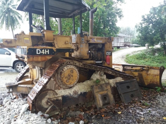 ขายรถแทรคเตอร์ CAT D4H ตีนตะขาบ ซีรีย์ 2 ไม่มีเอกสาร ราคา 550000