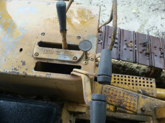 ขายรถแทรคเตอร์ CAT D4H ตีนตะขาบ ซีรีย์ 2 ไม่มีเอกสาร ราคา 550000