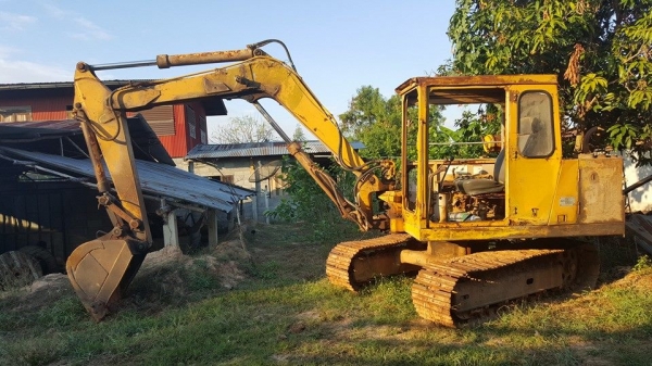 ขายรถตักแบ็คโฮ โคมัสสุ pc60-1 เครื่องเดิมติดใช้งานได้ เอวดี