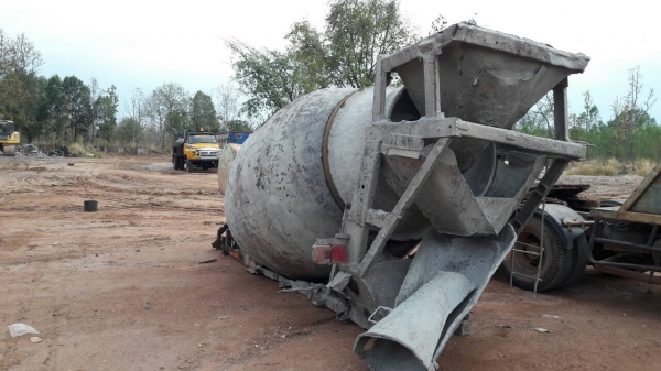 ขาย โม่ปูน 5 คิว โม่ตรง สภาพพร้อมใช้งาน อุปกรณ์ครบ ยกขึ้นใส่รถได้เลย ราคาคุยกันได้ครับ ขาย โม่ปูน 5 คิว โม่ตรง สภาพพร้อมใช้งาน อุปกรณ์ครบ ยกขึ้นใส่รถได้เลย ราคาคุยกันได้ครับ