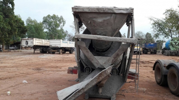 ขาย โม่ปูน 5 คิว โม่ตรง สภาพพร้อมใช้งาน อุปกรณ์ครบ ยกขึ้นใส่รถได้เลย ราคาคุยกันได้ครับ ขาย โม่ปูน 5 คิว โม่ตรง สภาพพร้อมใช้งาน อุปกรณ์ครบ ยกขึ้นใส่รถได้เลย ราคาคุยกันได้ครับ