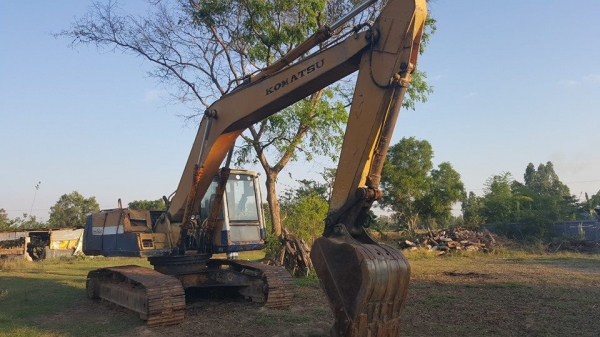 ขายรถขุดแบ็คโค โคมัสสุ pc200-5ไฟฟ้าตัด เครื่องเดิม บูมสวย เอวดี คอนโทรลยาว สภาพลงงานได้