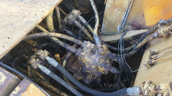 ขายรถขุดแบ็คโค โคมัสสุ pc200-5ไฟฟ้าตัด เครื่องเดิม บูมสวย เอวดี คอนโทรลยาว สภาพลงงานได้