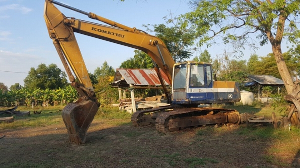 ขายรถขุดแบ็คโค โคมัสสุ pc200-5ไฟฟ้าตัด เครื่องเดิม บูมสวย เอวดี คอนโทรลยาว สภาพลงงานได้