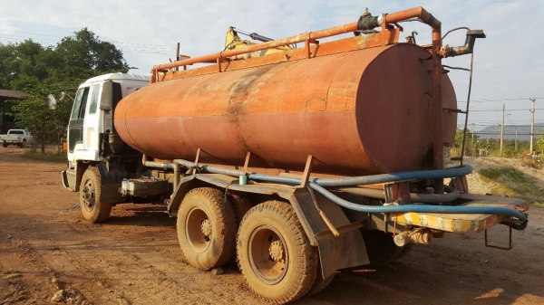 ขาย รถน้ำ 2 เพลา ISUZU เครื่อง 260 แรงม้า คัสซีสวยตลอดเส้น ปั้มน้ำ+อุปกรณ์มีครบ เบรคทิฟฟี่ รถใช้งานอยู่เป็นประจำ เอกสารเล่มทะเบียนครบ