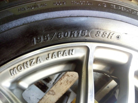 แม็กนำเข้าม็อนซ่า เจแปน ขอบ 15 สภาพดี ไม่คดไม่ดุ้ง พร้อมยาง แม็กนำเข้าม็อนซ่า เจแปน ขอบ 15 สภาพดี ไม่คดไม่ดุ้ง พร้อมยาง