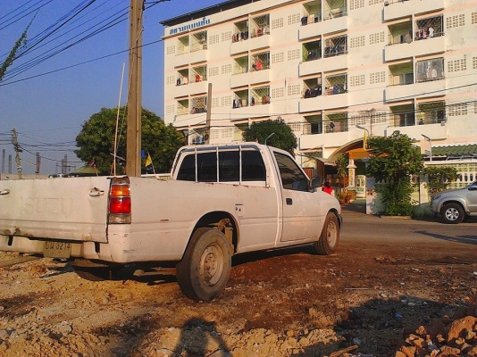 ขาย ISUZU  SPARK EX   ปี 1996  ไม่เวอร์  เครื่องดี เเชสซี  ช่วงล่างดี  สีได้  ไม่ผุ ยางยังดี ภายในไม่โทรม  พร้อมใช้ ภาษีไม่ขาด  เล่มพร้อม  0944241092