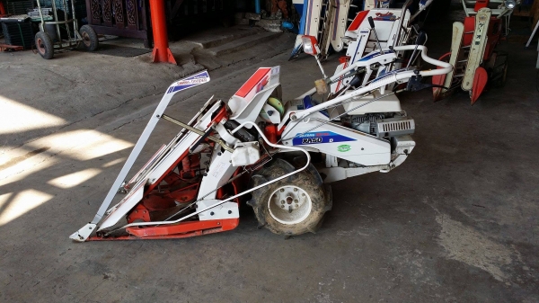 รถเกี่ยวข้าวเดินตามแบบมัดข้าวในตัว KUBOTA  รุ่น RA50D(2) เก่าญี่ปุ่น เกี่ยวมัด 2 แถว 2 ล้อ
