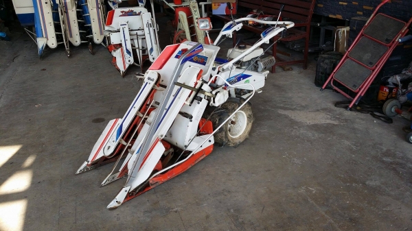 รถเกี่ยวข้าวเดินตามแบบมัดข้าวในตัว KUBOTA  รุ่น RA50D(2) เก่าญี่ปุ่น เกี่ยวมัด 2 แถว 2 ล้อ