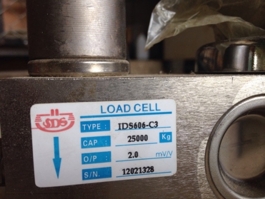 อุปกรณ์ โหลดเซลล์  ตัวละ 25 ตัน 4 ตัว  ตู้ควบคุม จอแสดงน้ำหนัก