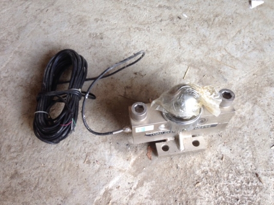 อุปกรณ์ โหลดเซลล์  ตัวละ 25 ตัน 4 ตัว  ตู้ควบคุม จอแสดงน้ำหนัก