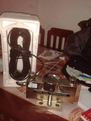 อุปกรณ์ โหลดเซลล์  ตัวละ 25 ตัน 4 ตัว  ตู้ควบคุม จอแสดงน้ำหนัก