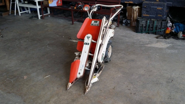 รถเกี่ยวข้าวเดินตามแบบมัดข้าวในตัว KUBOTA  รุ่น ZE30A-M เก่าญี่ปุ่น เกี่ยวมัด 1 แถว 2 ล้อ     ใช้งานง่าย  สภาพสวย