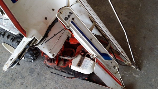 รถเกี่ยวข้าวเดินตามแบบมัดข้าวในตัว KUBOTA  รุ่น RA30 เก่าญี่ปุ่น เกี่ยวมัด 1 แถว 2 ล้อ เครื่องยนต์ 3.7 แรง ใช้งานง่าย  สภาพสวย