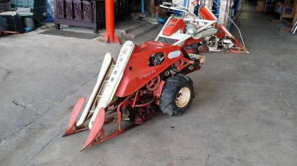 รถเกี่ยวข้าวเดินตามแบบมัดข้าวในตัว UEY เก่าญี่ปุ่น เกี่ยวมัด 1 แถว 2 ล้อ ใช้งานง่าย  สภาพสวย