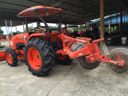 ขายรถไถคูโบต้า L4708 แรงพร้อมอุปกรณ์ ใดันหน้ากับผานพรวน ขายรถไถคูโบต้า L4708 แรงพร้อมอุปกรณ์ ใดันหน้ากับผานพรวน