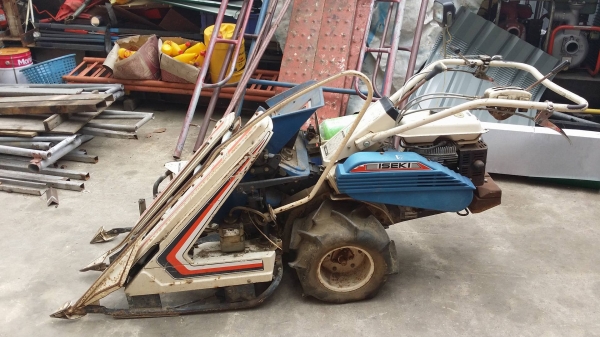 รถเกี่ยวข้าวเดินตามแบบมัดข้าวในตัว ISEKI เก่าญี่ปุ่น เกี่ยวมัด 2 แถว 2 ล้อ ใช้งานง่าย  สภาพดี เครื่องพร้อมใช้งาน ไม่เคยใช้งานในไทย