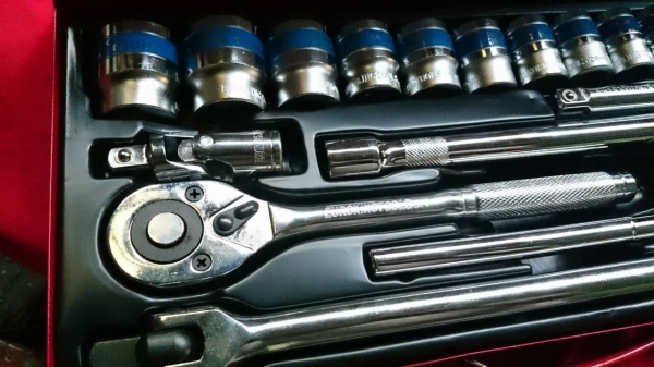 Euro king tool บ็อกซ์ชุด 1/2" 24 ชิ้น Euro king tool บ็อกซ์ชุด 1/2" 24 ชิ้น