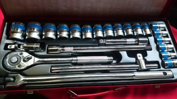 Euro king tool บ็อกซ์ชุด 1/2" 24 ชิ้น Euro king tool บ็อกซ์ชุด 1/2" 24 ชิ้น