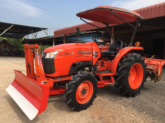 ขายรถไถคูโบต้า L3608 แรง พร้อมอุปกร์ ดันดินหน้า และโลตารี่ ตราช้าง รถสภาพสวยๆพร้อมใช้งาน ชั่วโมงการทำงาน 800ชั่วโมง ขายราคา298000บาท สนใจ ติดต่อสอบถามได้ 0819136451. @line :bow6451 ขอดูภาพเพิ่มเติมได้นะค่ะ. #มีบริการจัดส่งให้ฟรีทั่งประเทศ