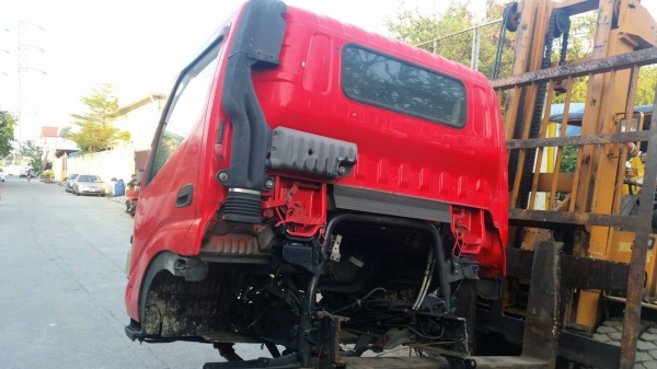 ขาย หัวเก๋ง สำหรับรถ HINO หกล้อขนาดกล่าง เก่านอกแท้ อุปกรณ์ครบ ขาย หัวเก๋ง สำหรับรถ HINO หกล้อขนาดกล่าง เก่านอกแท้ อุปกรณ์ครบ