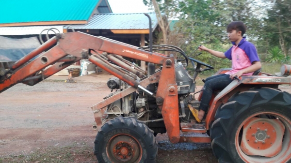 รถตักครึ่งคิวคูโบต้า 24 แรง ขายตามสภาพครับ