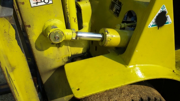 รถยก MITSUBISHI FD25 เครื่องดีเซล S4E เสาสูง 3 เมตร ยกได้ 2.5 ตัน เกรียร์ธรรมดา ยางตันหน้าหลัง รถนำเข้า สนใจติดต่อ 089-7949488