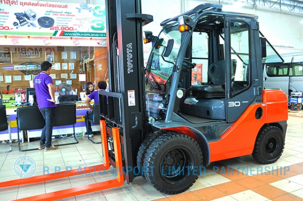 ขายรถโฟล์คลิฟท์มือสอง TOYOTA รุ่น 8FD30-30768 ราคา xxx,xxx บาท นำเข้าจากประเทศญี่ปุ่น 100\% ไม่เคยใช้งานในไทย