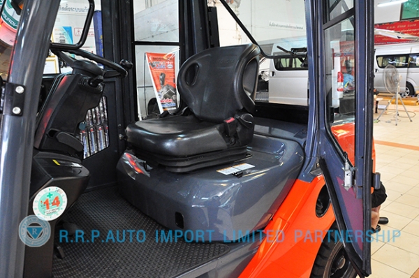 ขายรถโฟล์คลิฟท์มือสอง TOYOTA รุ่น 8FD30-30768 ราคา xxx,xxx บาท นำเข้าจากประเทศญี่ปุ่น 100\% ไม่เคยใช้งานในไทย