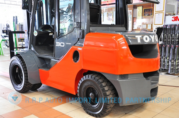 ขายรถโฟล์คลิฟท์มือสอง TOYOTA รุ่น 8FD30-30768 ราคา xxx,xxx บาท นำเข้าจากประเทศญี่ปุ่น 100\% ไม่เคยใช้งานในไทย