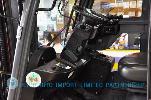 ขายรถโฟล์คลิฟท์มือสอง TOYOTA รุ่น 8FD30-30768 ราคา xxx,xxx บาท นำเข้าจากประเทศญี่ปุ่น 100\% ไม่เคยใช้งานในไทย