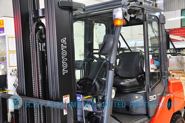 ขายรถโฟล์คลิฟท์มือสอง TOYOTA รุ่น 8FD30-30768 ราคา xxx,xxx บาท นำเข้าจากประเทศญี่ปุ่น 100\% ไม่เคยใช้งานในไทย