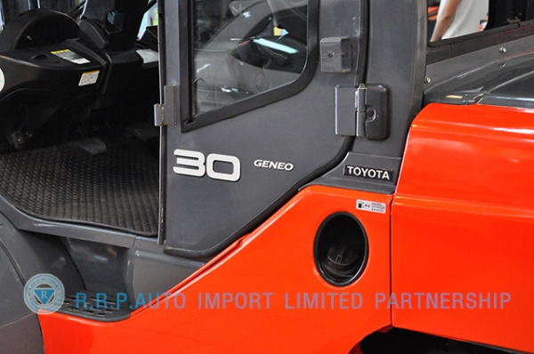 ขายรถโฟล์คลิฟท์มือสอง TOYOTA รุ่น 8FD30-30768 ราคา xxx,xxx บาท นำเข้าจากประเทศญี่ปุ่น 100\% ไม่เคยใช้งานในไทย