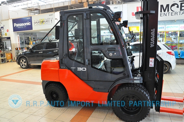 ขายรถโฟล์คลิฟท์มือสอง TOYOTA รุ่น 8FD30-30768 ราคา xxx,xxx บาท นำเข้าจากประเทศญี่ปุ่น 100\% ไม่เคยใช้งานในไทย