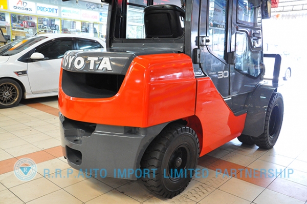 ขายรถโฟล์คลิฟท์มือสอง TOYOTA รุ่น 8FD30-30768 ราคา xxx,xxx บาท นำเข้าจากประเทศญี่ปุ่น 100\% ไม่เคยใช้งานในไทย