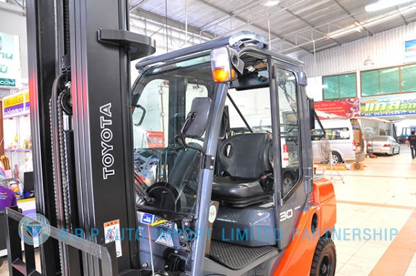 ขายรถโฟล์คลิฟท์มือสอง TOYOTA รุ่น 8FD30-30768 ราคา xxx,xxx บาท นำเข้าจากประเทศญี่ปุ่น 100\% ไม่เคยใช้งานในไทย