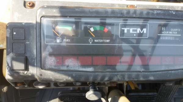 รถยก TCM  FD25 Z2 เครื่องดีเซล C240 เครื่องยนต์ ISUZU เสาสูง 3 เมตร ยกได้ 2.5 ตัน เกรียร์ธรรมดา ยางตันหน้าหลัง รถนำเข้า สนใจติดต่อ 089-7949488