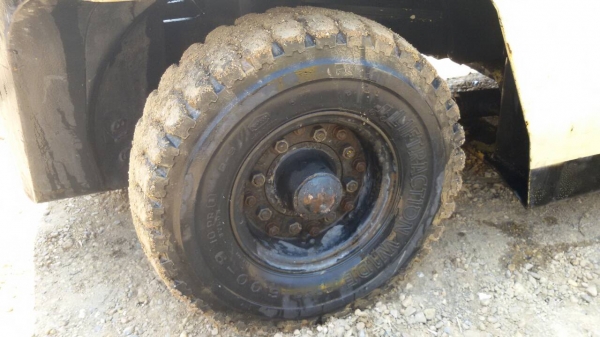 รถยก TCM  FD25 Z2 เครื่องดีเซล C240 เครื่องยนต์ ISUZU เสาสูง 3 เมตร ยกได้ 2.5 ตัน เกรียร์ธรรมดา ยางตันหน้าหลัง รถนำเข้า สนใจติดต่อ 089-7949488